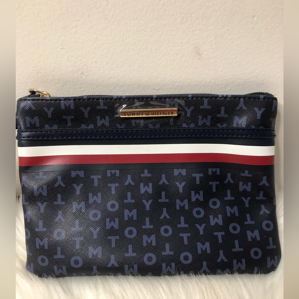 NWT Tommy Hilfiger Wristlet - Picture 3 of 9